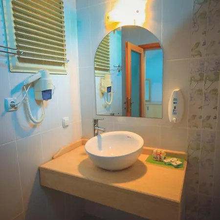 Yonca 3* אדראסן